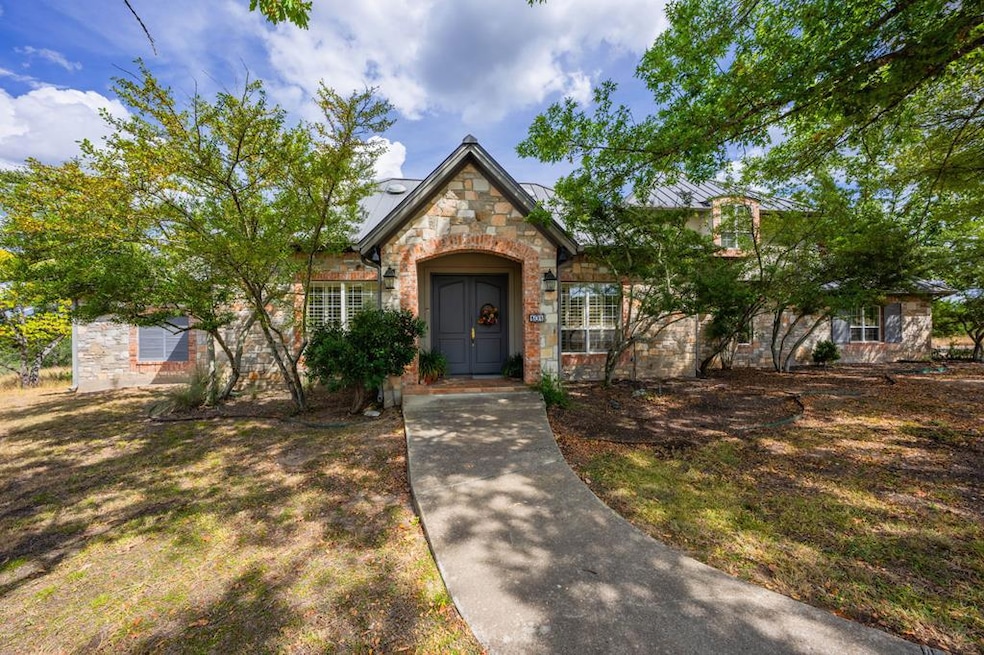 101 N Crestline, Kerrville, TX 78028 - photo 1