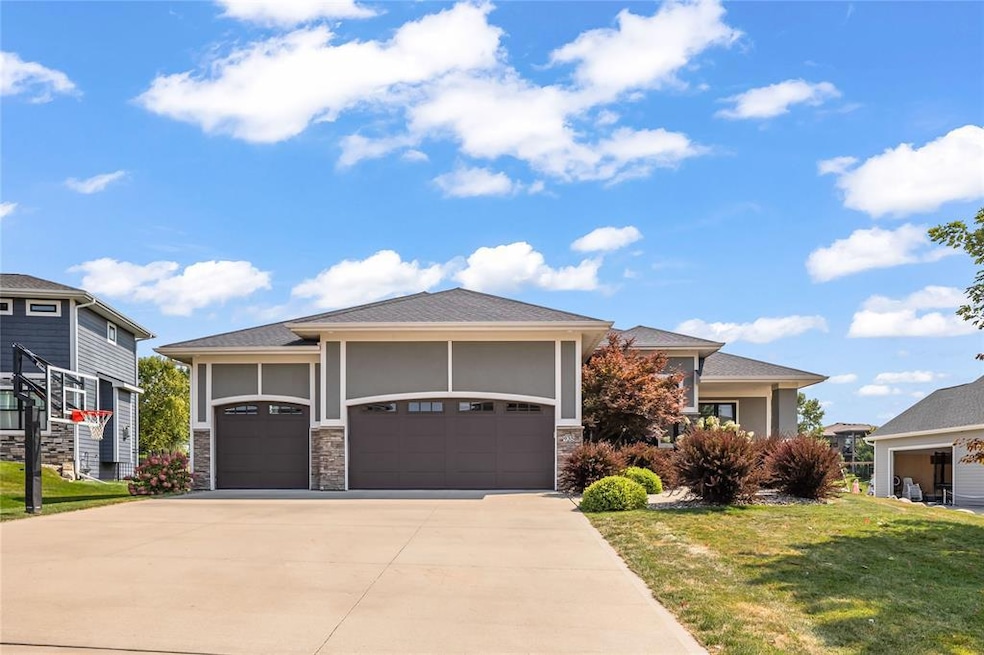 935 66th St, West Des Moines, IA 50266 - photo 1