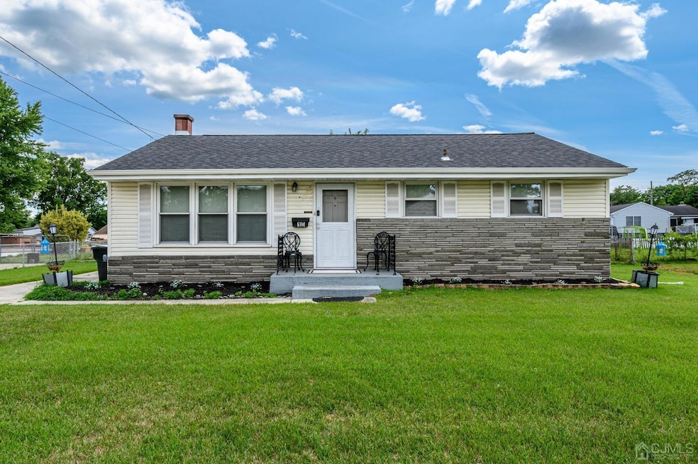 Under Contract $325,000 • Co-Listing Agent