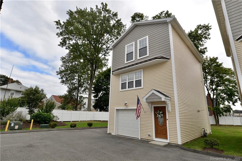 164 Hamilton Ave unit 7, Stratford, CT 06615 - photo 1