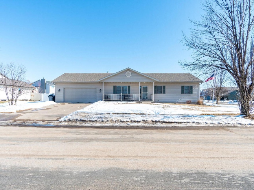 903 Remington Dr, Holmen, WI 54636 - photo 1