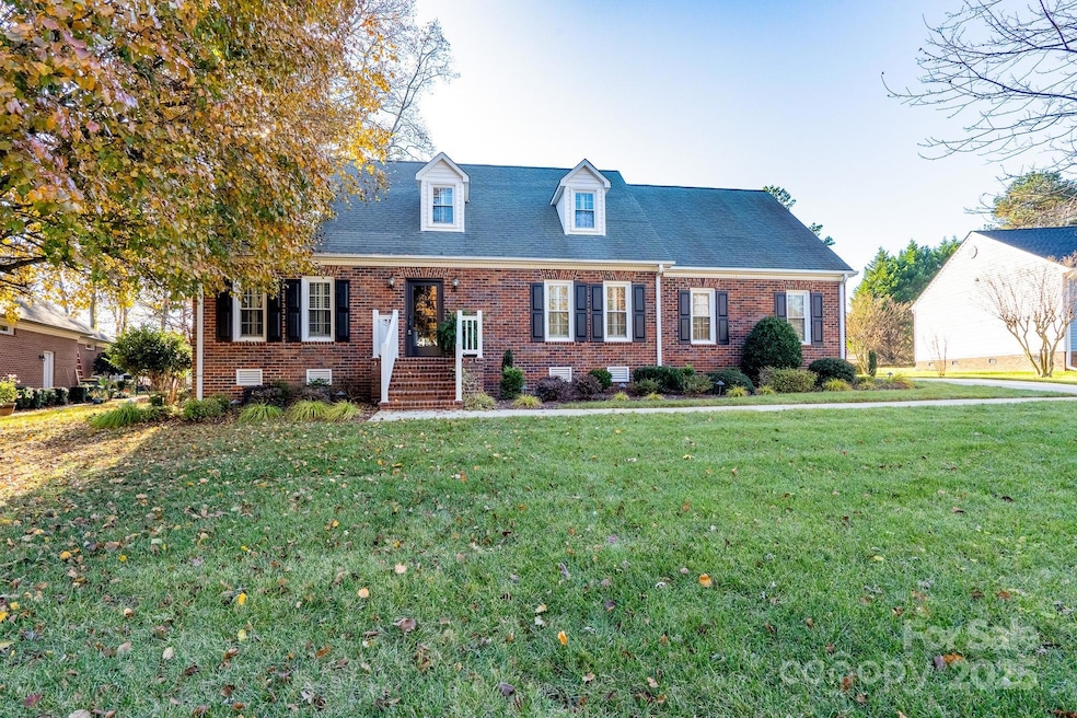 621 Peace Haven Rd, Kannapolis, NC 28083 - photo 1