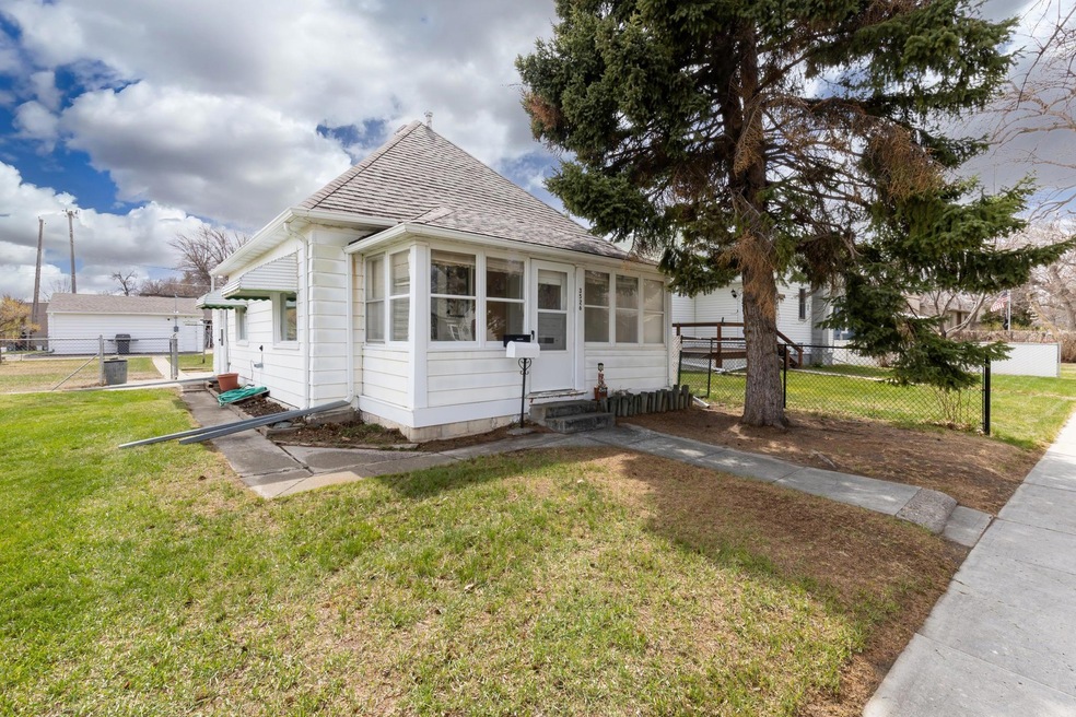15-web-or-mls-REP-3526-5TH-AVE-N-GF (15)