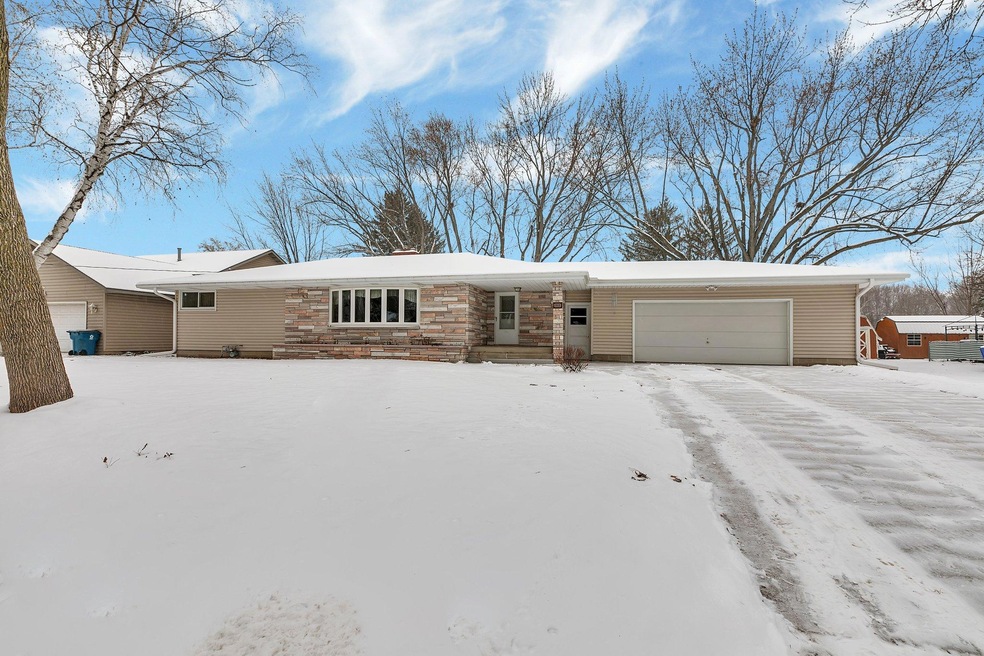 913 4th Ave N, Sauk Rapids, MN 56379 - photo 1