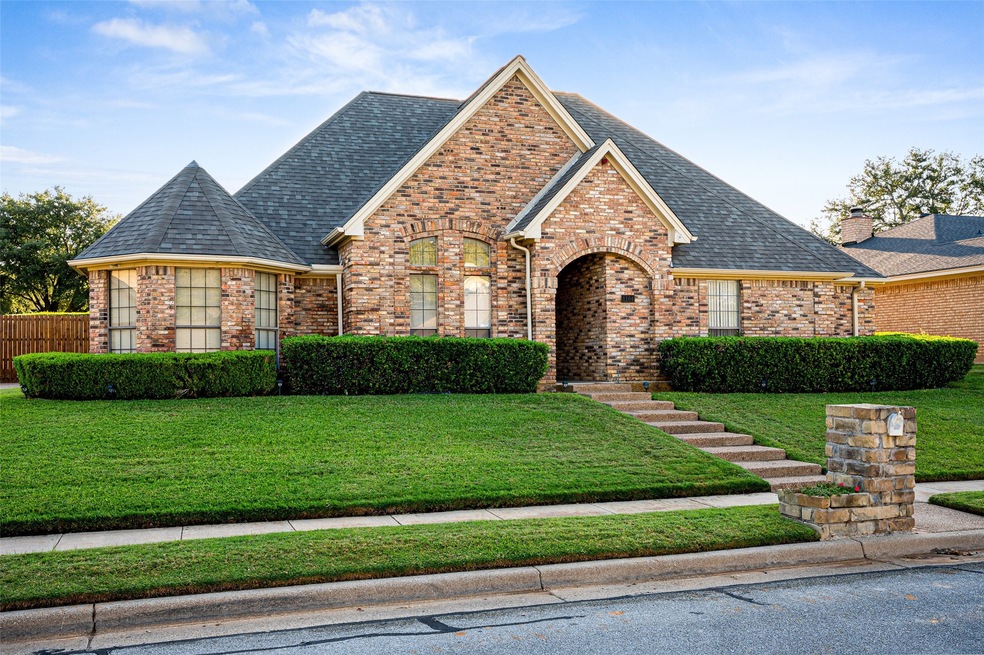 1104 Hidden Oaks Dr, Bedford, TX 76022 - photo 1