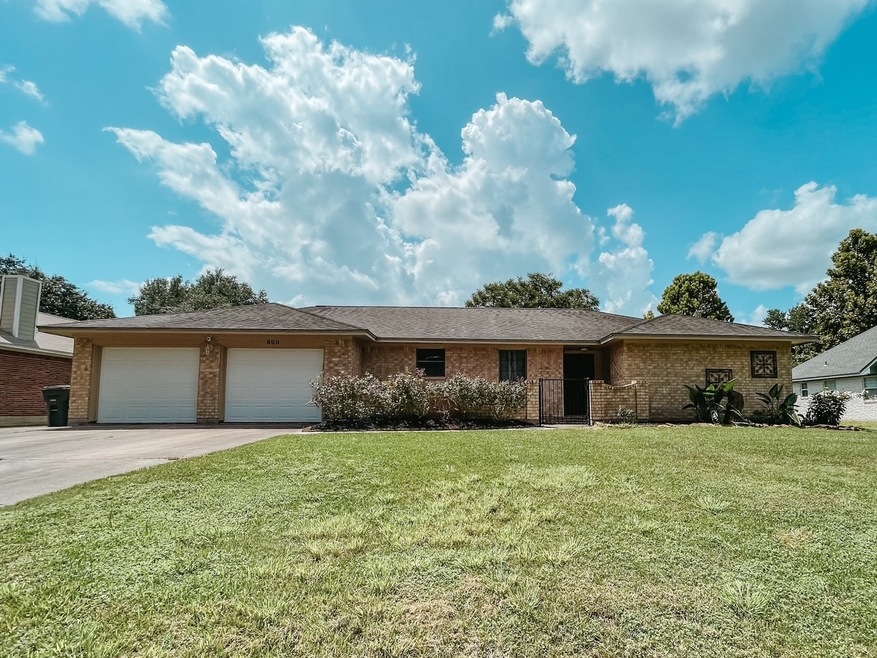 800 Live Oak Ave, Bay City, TX 77414 - photo 1