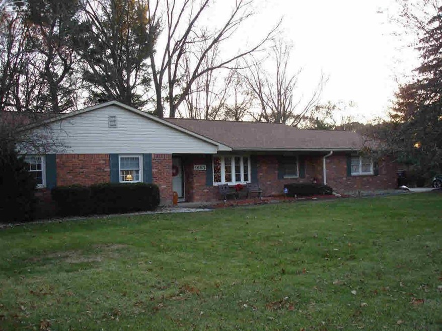 9165 Saddle Horn Dr, Flushing, MI 48433 - photo 1