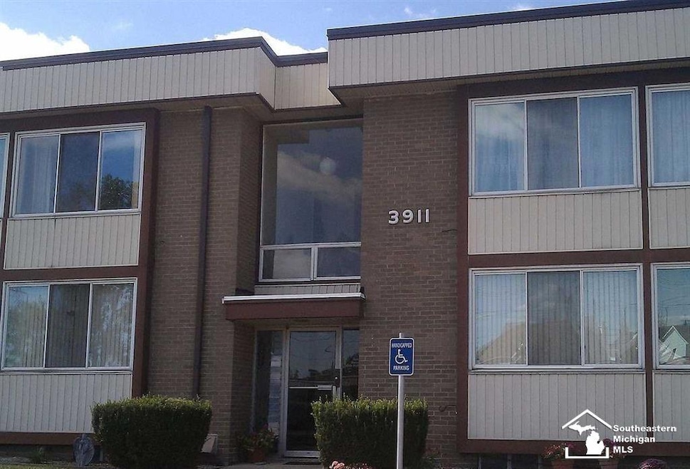 3911 Fort St unit 218, Trenton, MI 48183 - photo 1