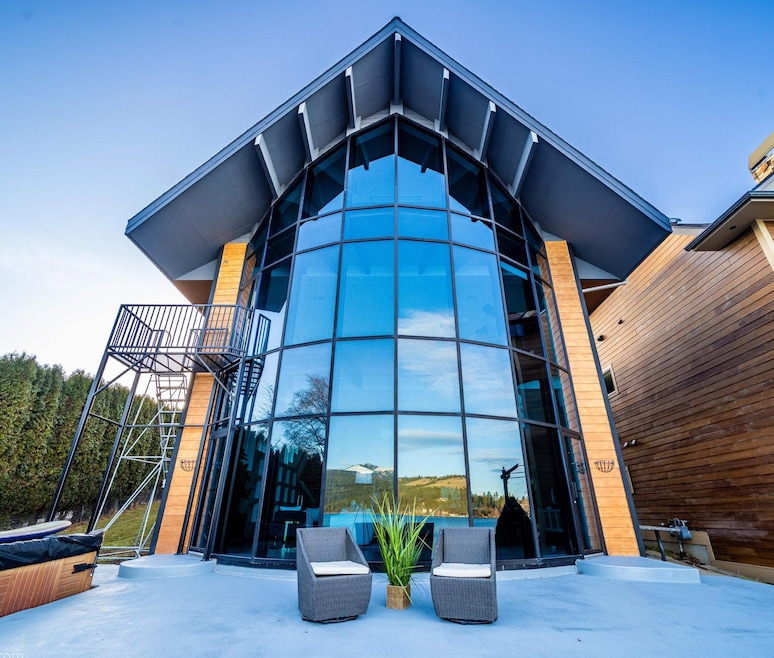 Pending $1,550,000 • Co-Listing Agent