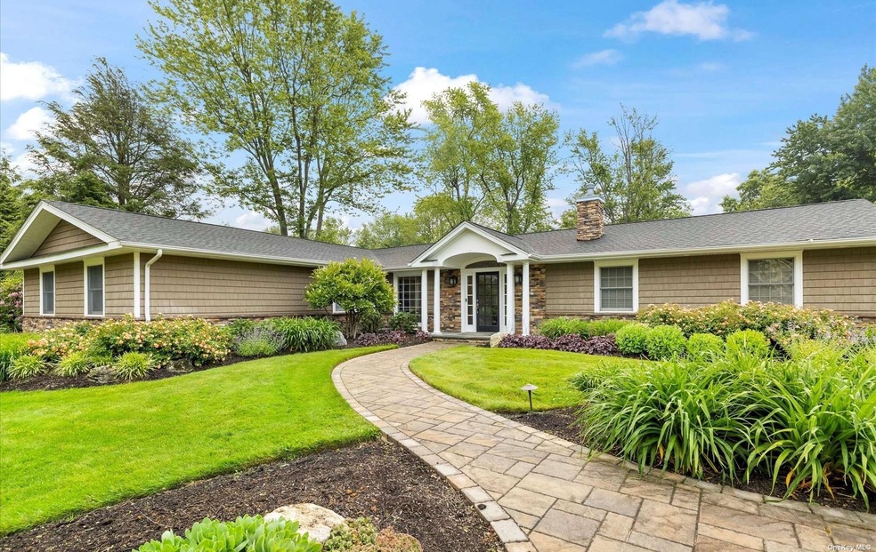 6 May Hill Ln, Dix Hills, NY 11746 - photo 1