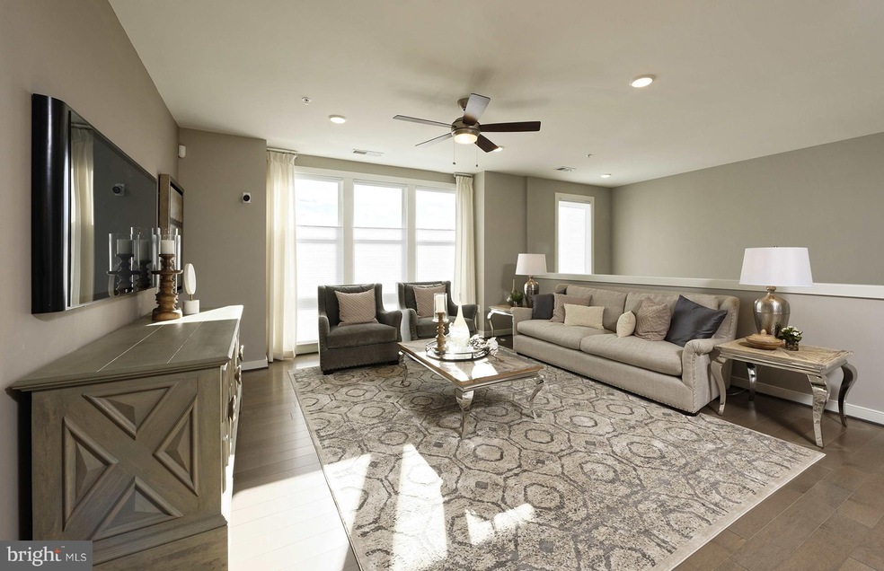 13327 Launders St, Herndon, VA 20171 - photo 1