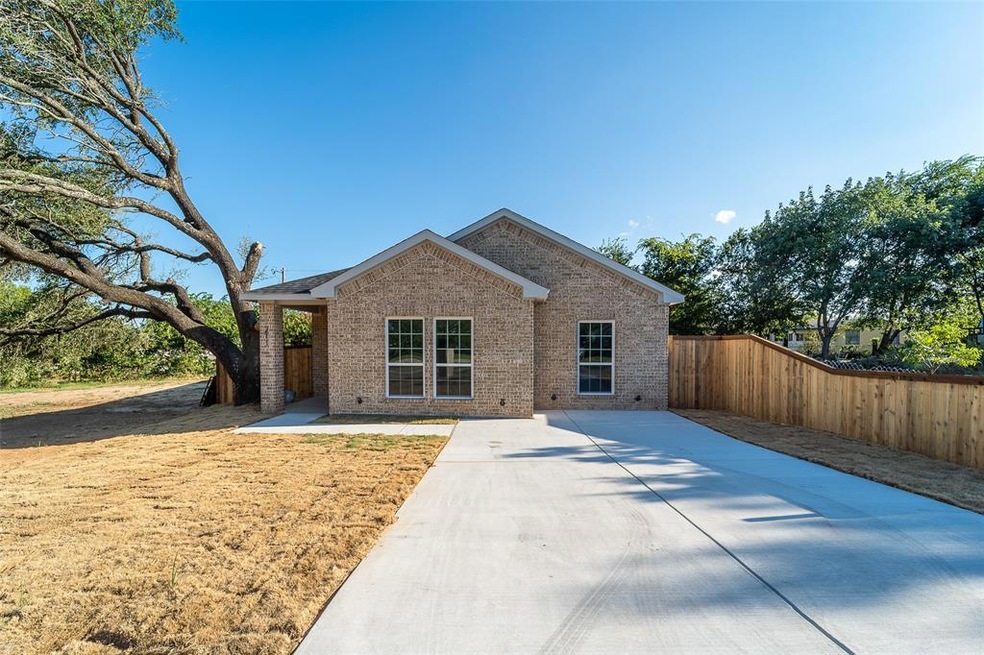 211 Song Thrush Dr, Granbury, TX 76049 - photo 1