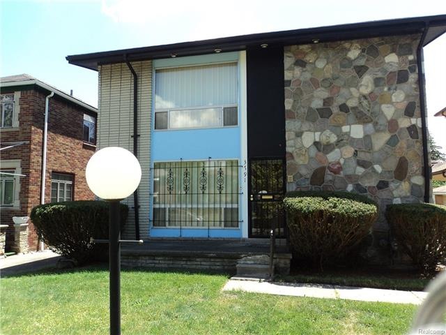 Welcome to 3791 Leslie Street in the Russell Woods