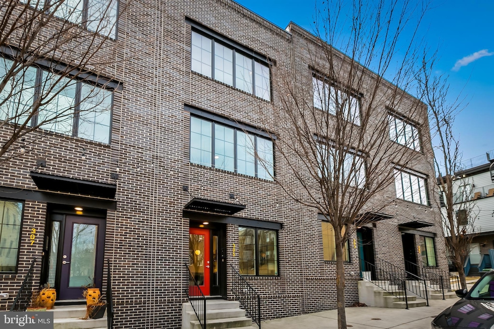 305 E Lanvale St, Baltimore, MD 21202 - photo 1