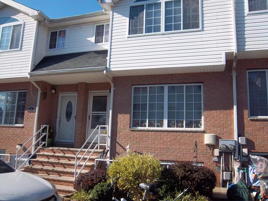 21 Iris Ct, Staten Island, NY 10309 - photo 1