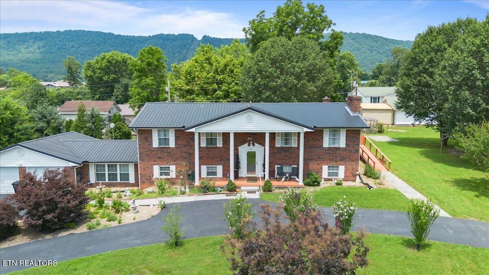 For Sale $449,900 • Co-Listing Agent