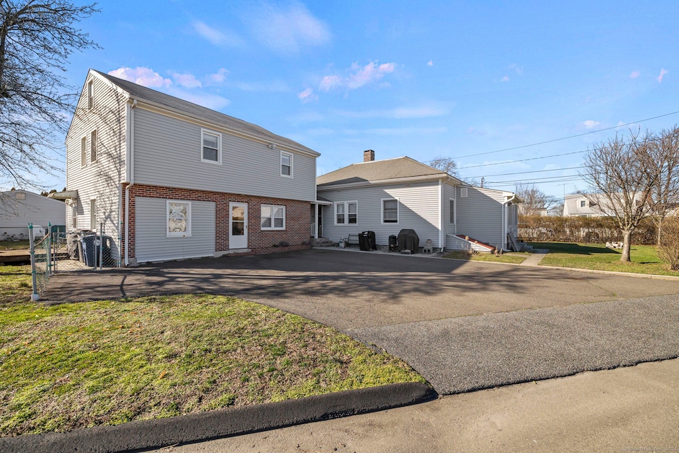 32 Neptune Ave, Norwalk, CT 06854 - photo 1