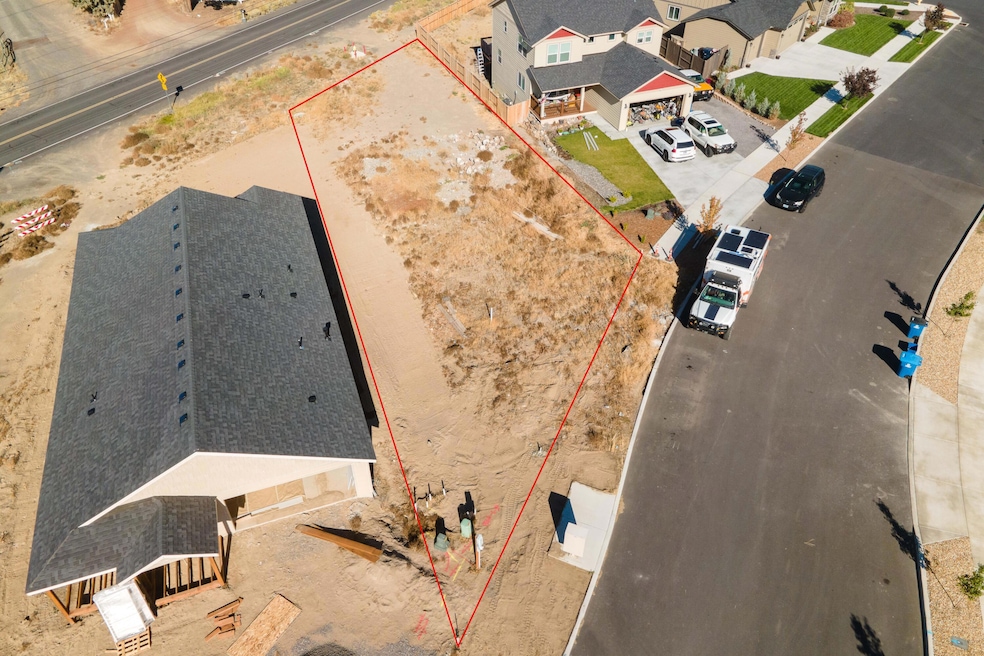 4615 SW Salmon Ave, Redmond, OR 97756 - photo 1