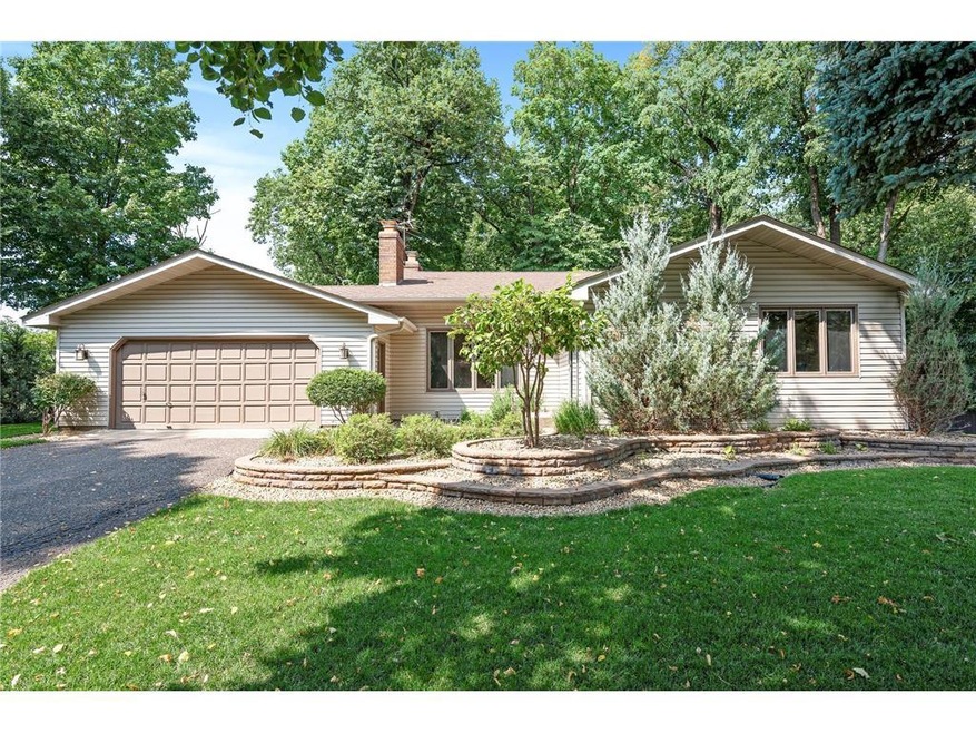 Welcome 6550 Pineview Ln N in Maple Grove!