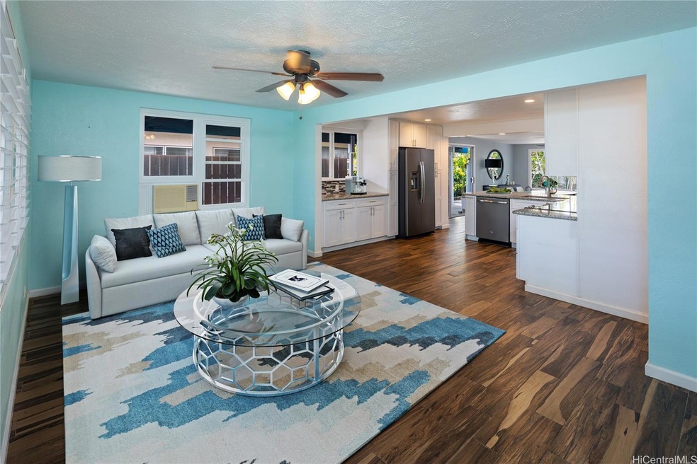 Open plan living, kitchen and dining, spacious bei