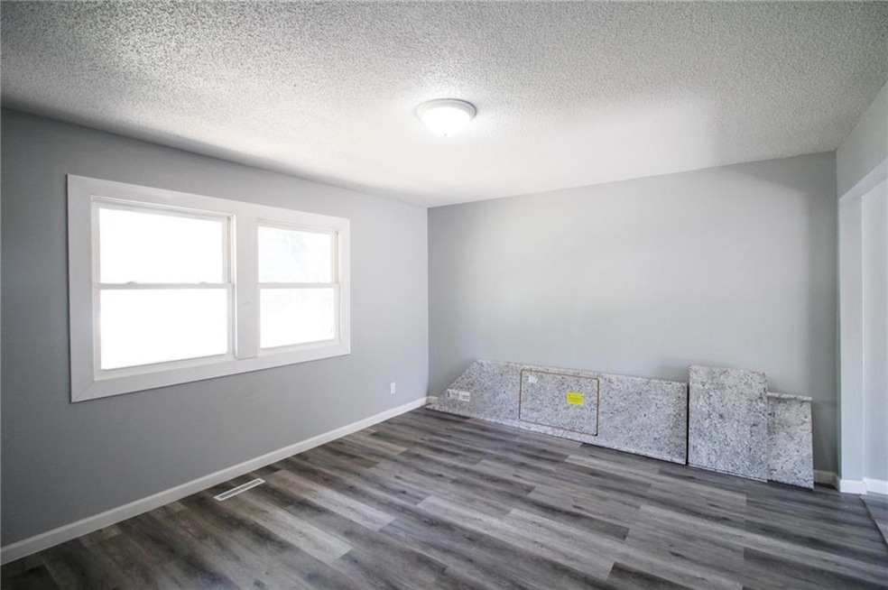 213 Hart Ave, Des Moines, IA 50315 - photo 1