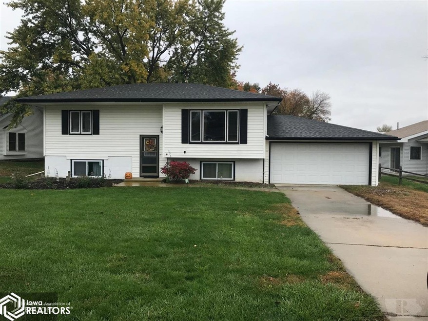 906 W Nishna Rd, Shenandoah, IA 51601 - photo 1