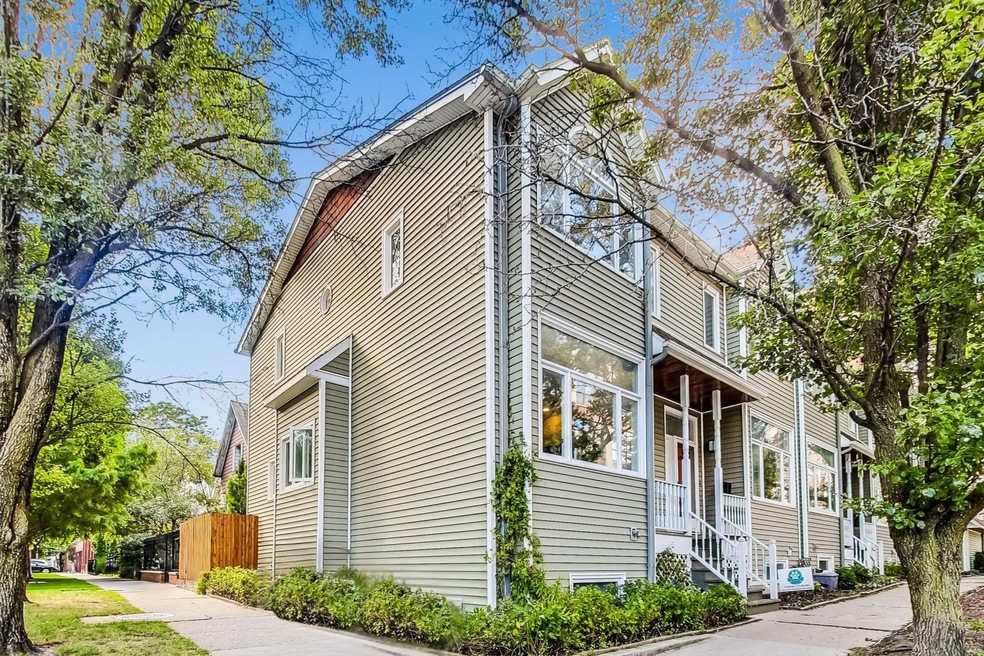 1801 W Roscoe St, Chicago, IL 60657 - photo 1