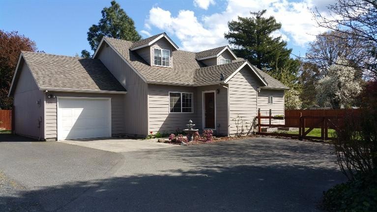 641 SW Western Ave, Grants Pass, OR 97526 - photo 1