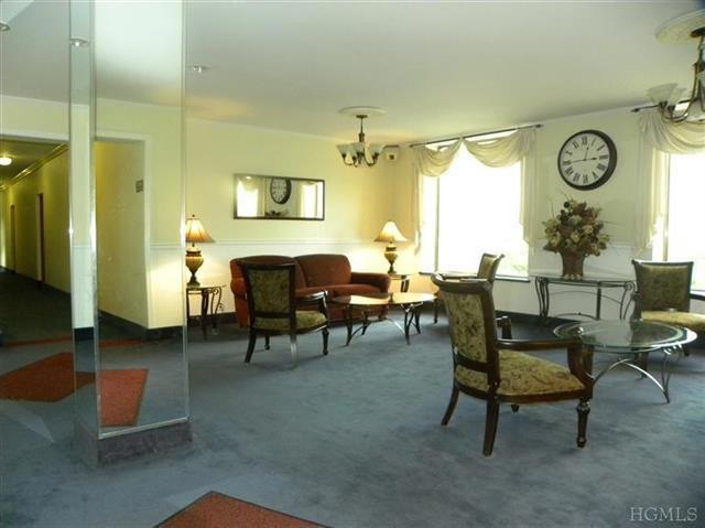 Rosewood unit 2B, Yonkers, NY 10701 - photo 1