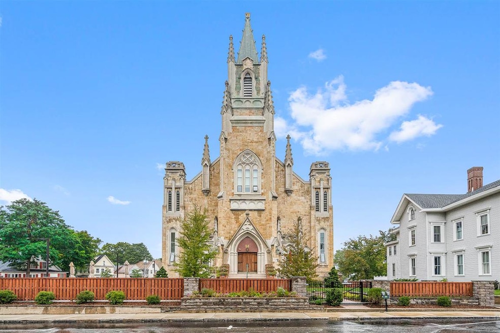 54 Pleasant St unit 3, Concord, NH 03301 - photo 1