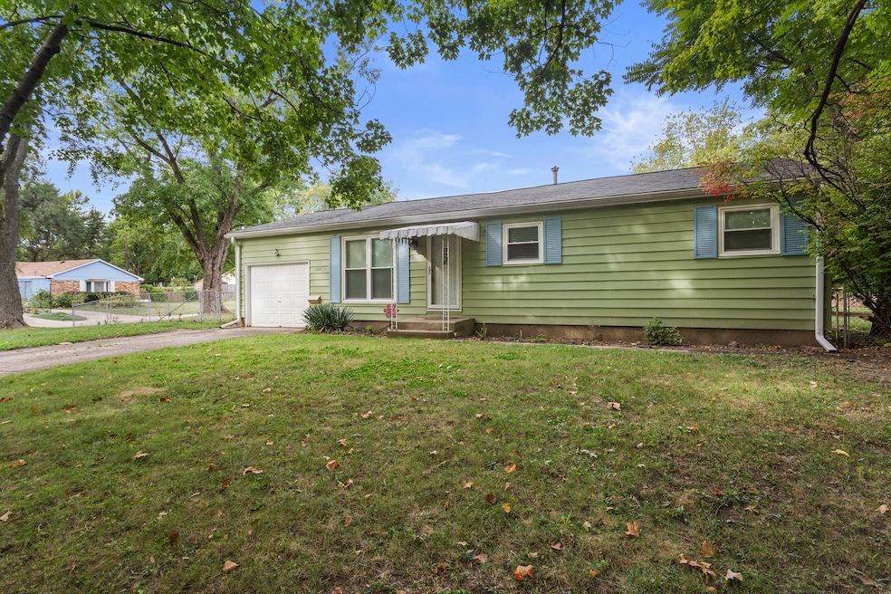1007 Rainbow View, Urbana, IL 61802 - photo 1
