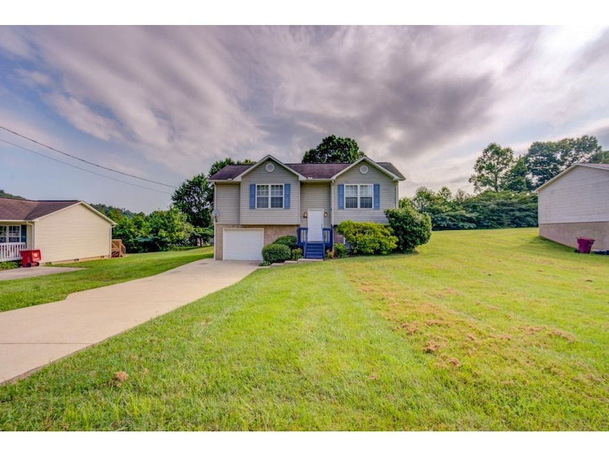 124 Hughes St, Johnson City, TN 37601 - photo 1