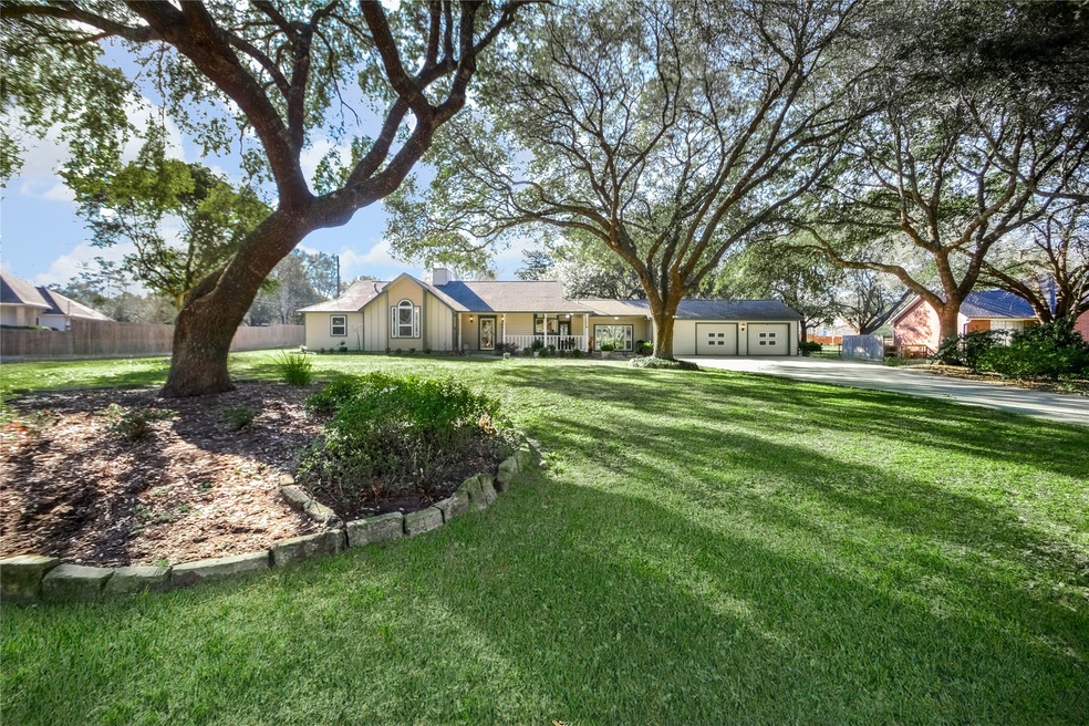 18803 Meadow Ln, Tomball, TX 77377 - photo 1