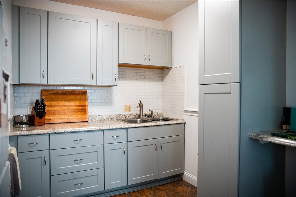 721 Hope St unit 2, Bristol, RI 02809 - photo 1