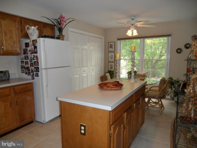 5823 Linden Square Ct unit 52, Rockville, MD 20852 - photo 1