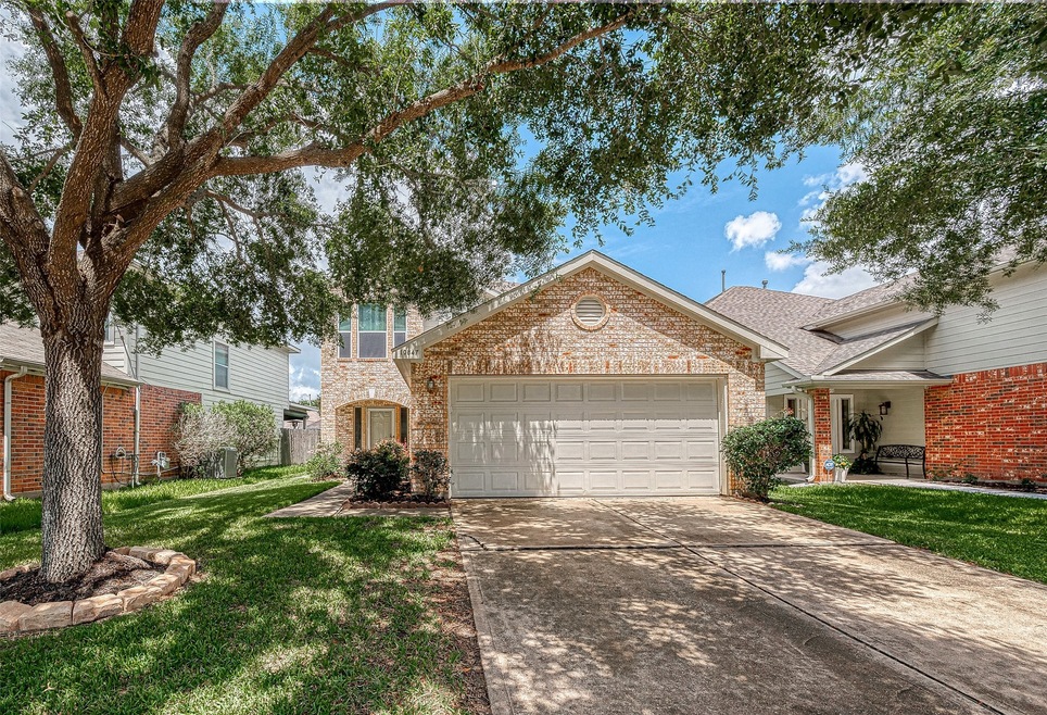 10847 Heathercliff Ln, Houston, TX 77075 - photo 1