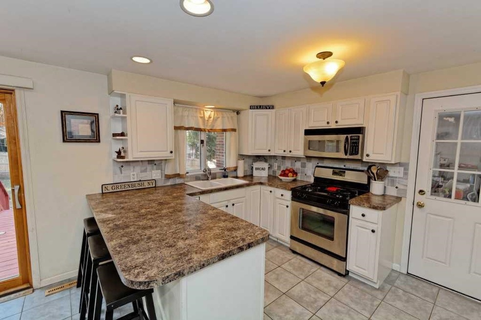 30 N Colonial Heights, Troy, NY 12180 - photo 1