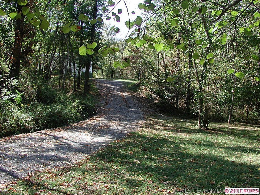 ENTRY FROM THE COUNTY ROAD