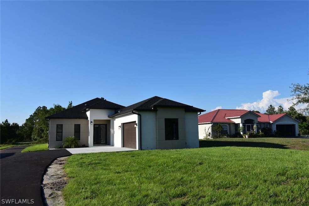 View of front facade featuring a garage and a fron