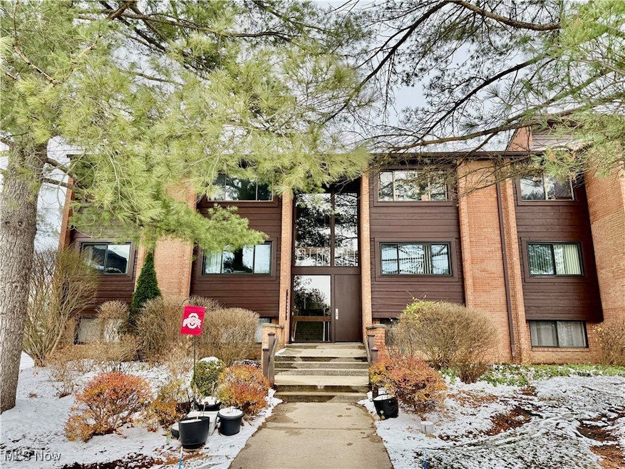 935 Canyon View Rd, Northfield, OH 44067 - photo 1