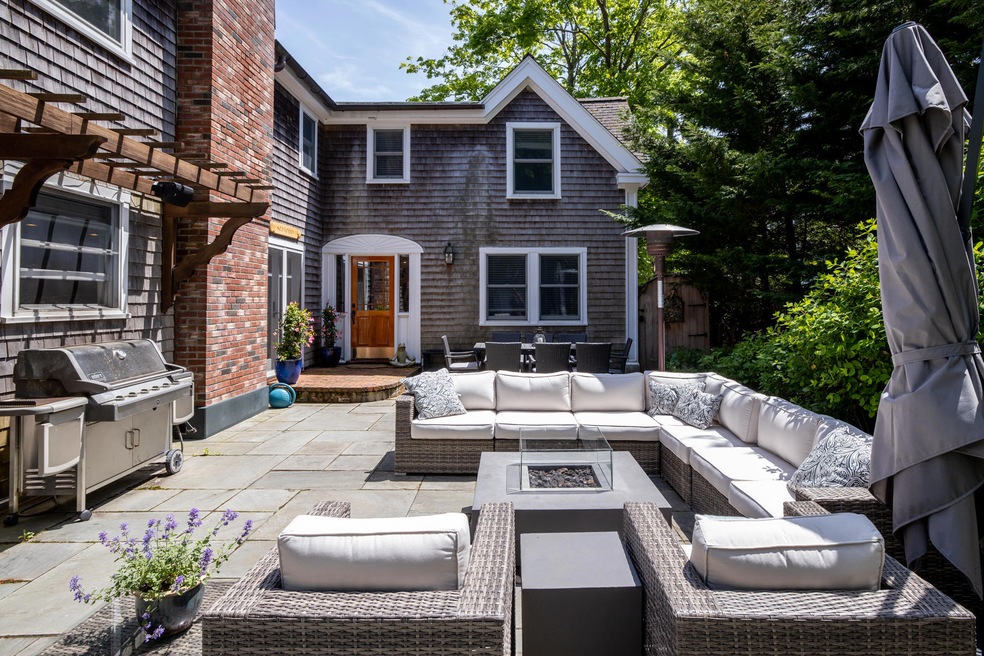 71 State Rd, Vineyard Haven, MA 02568 - photo 1