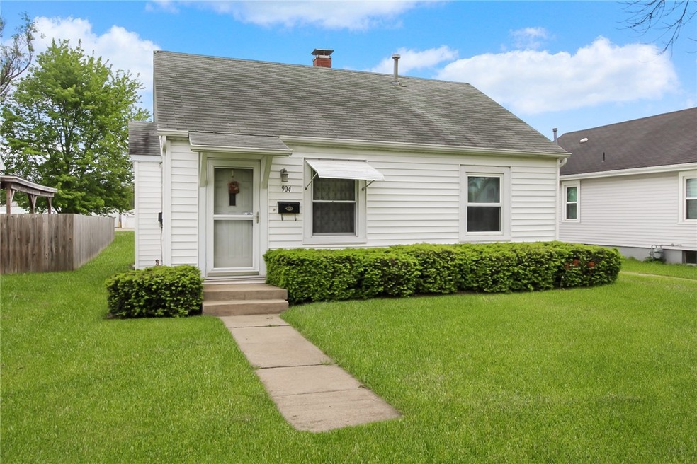 904 N 16th St, Mattoon, IL 61938 - photo 1