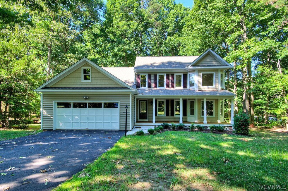 Well kept single family home in Midlothian!
