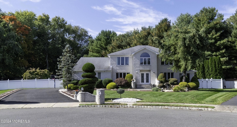 Welcome to 7 Hunterdon Ct, Marlboro
