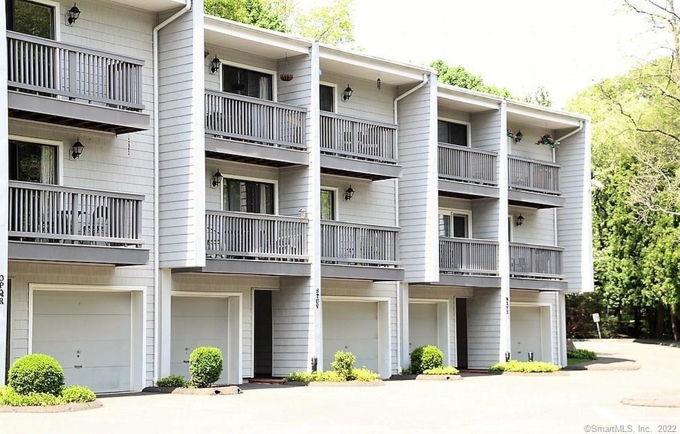 16 Rockmeadow Rd unit W, Norwalk, CT 06850 - photo 1