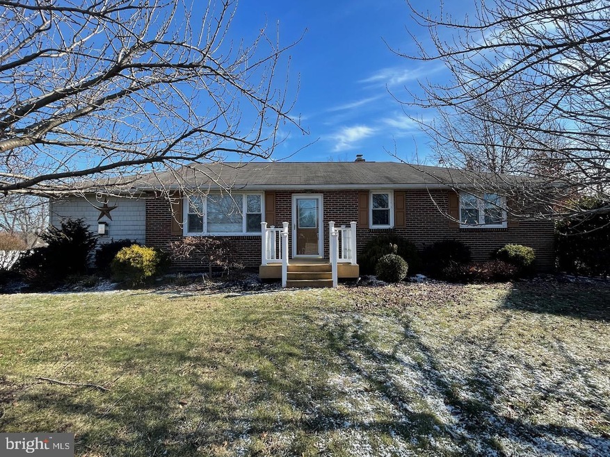 1520 Oak Rd, Pennsburg, PA 18073 - photo 1