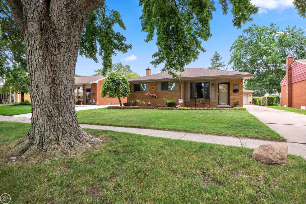 15430 Elderwood St, Roseville, MI 48066 - photo 1