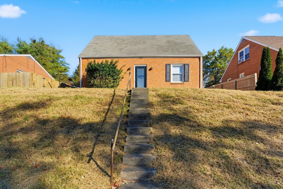 1621 Brandon Ave SW, Roanoke, VA 24015 - photo 1