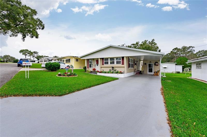 6115 Crestview Ln, Zephyrhills, FL 33542 - photo 1