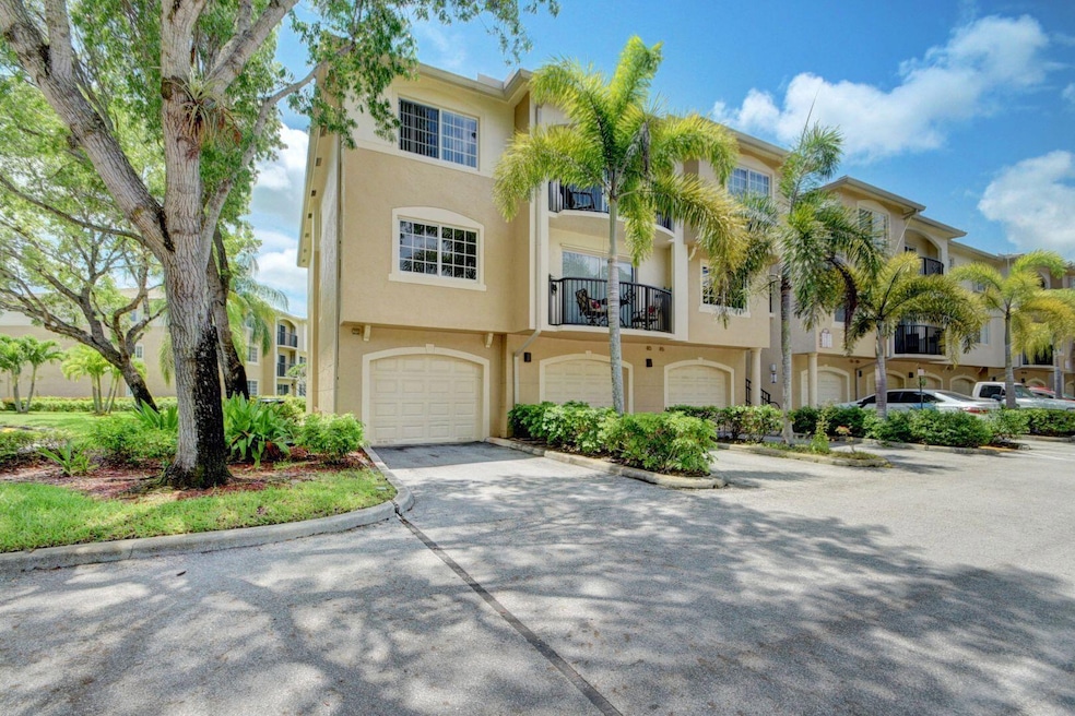 300 Crestwood Ct N unit 307, Royal Palm Beach, FL 33411 - photo 1